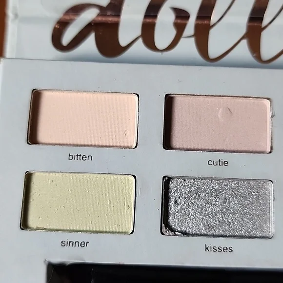 New Doll Face neutral Eye Shadow Palette - Picture 2 of 15
